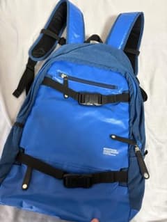 青いナイロンバックパックのサムネイル