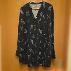 黒花柄　長袖シャツのサムネイル