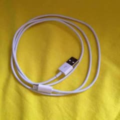 iPhone5に！ライトニングケーブルのサムネイル