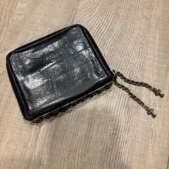 クロムハーツ二つ折り財布 金属装飾付き - メルカリ