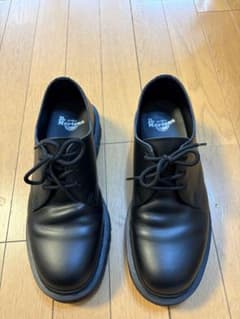 あじゅまさん専用　Dr. Martens 3ホール シューズ ブラック あじゅまさん専用 Dr. Martens 3ホール シューズ ブラック - メルカリ
