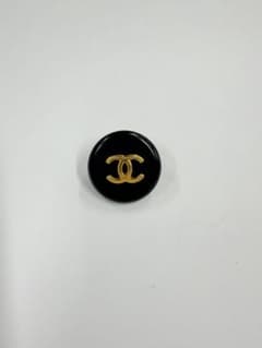 CHANEL ココマーク ボタン ブラック ゴールドのサムネイル