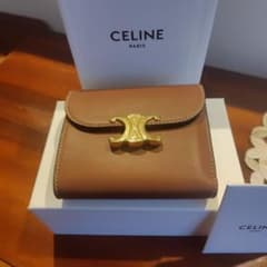 お値下げしました！CELINE トリオンフ ブラウン 三つ折り財布のサムネイル