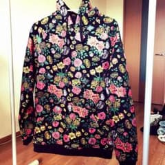 MISHKA ミシカ パーカー 総柄 パーカー サイズMのサムネイル
