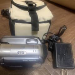 動作確認済み Victor Everio GZ-MG67-A 充電器、ポーチ付き - メルカリ