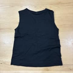 UNIQLO ノースリーブトップス　黒のサムネイル