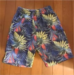 【着用数回】キッズ☆アロハ柄ハーフパンツ140のサムネイル