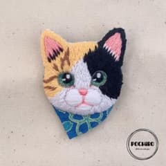 【手刺繍】三毛猫ブローチ｜Pochiroのサムネイル