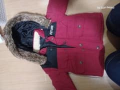 フード付き赤ダウンコートのサムネイル