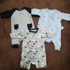 UNIQLO BABY　新生児～ロンパースのサムネイル