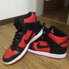 NIKE ナイキ スニーカー ハイカット 赤 黒 紐のサムネイル