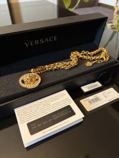 【極美品】ヴェルサーチェ メドゥーサ クリスタル ネックレス 大丸心斎橋店購入のサムネイル