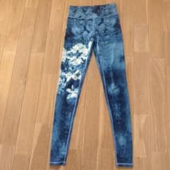 花柄青色ヨガパンツ Sサイズのサムネイル