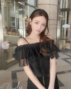 フリルオフショルトップス radyのサムネイル