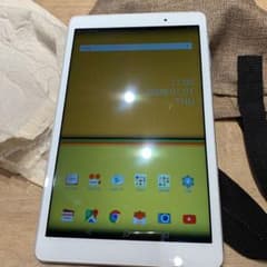 アンドロイドタブレット  AUのSIMのみ、モデル番号 HWT31のサムネイル