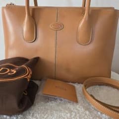 最終価格TOD'S トッズ Dスタイル バッグ 【名品／ストラップ・保存袋付】のサムネイル