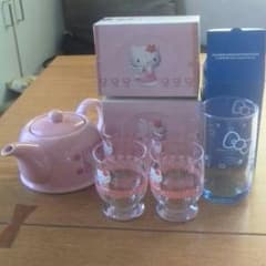ハローキティ食器セット　ガラスタンブラー大×1、小×4　ティーポットのサムネイル