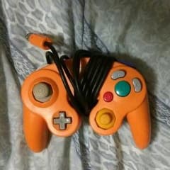 ゲームキューブ　コントローラー　オレンジのサムネイル