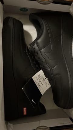 Supreme × Nike Air Force 1 Low "Black"のサムネイル