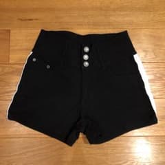 ショートパンツのサムネイル