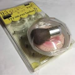 ブラウンつけまつげとコフレドールチークのサムネイル
