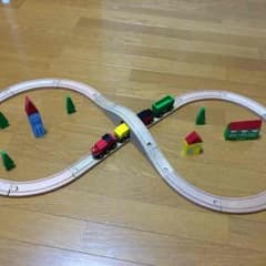 ☆りょんりょん☆専用 木製電車 レールセットのサムネイル