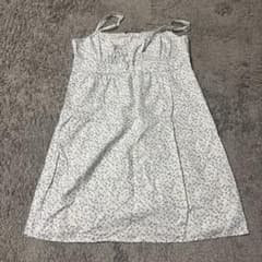 Brandy Melville 花柄 キャミワンピースのサムネイル