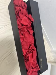Thumbnail of 赤い薔薇の花びら　造花