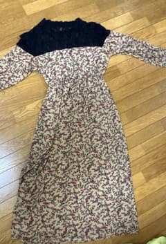 花柄 ワンピース ロング 匿名配送 フレア 1部異素材 レース ベージュのサムネイル