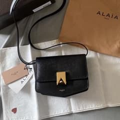 新品 アライア ALAIA ショルダーバッグ LE PAPA