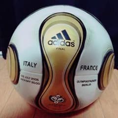 お値下げ✨アディダス サッカーボール ワールドカップのサムネイル