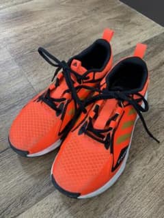 あまちゃんさん専用　adidas スニーカー　22.5センチのサムネイル