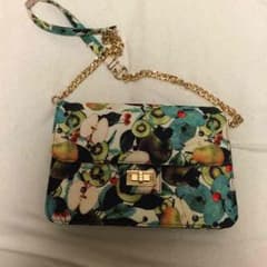 murua フルーツ柄クラッチバッグのサムネイル