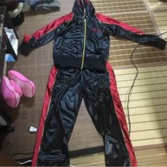 派手なジャージのサムネイル