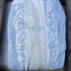 超訳あり FENDI 水色 バ タオルケット ロゴ刺繍入り シミ ほつれあり