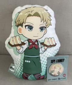 SPY×FAMILY スパイファミリー　ロイドフォージャー　クッション　缶バッヂのサムネイル