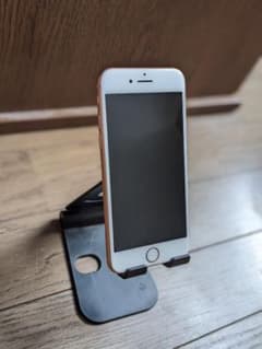 し*ね様 iPhone8 ゴールド 64g SIMフリーのサムネイル