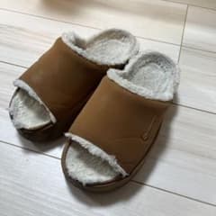 ナイキ　ウィメンズ　カーム　エレベーション　ファーサンダルのサムネイル