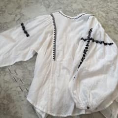 ホワイト刺繍バルーンスリーブシャツのサムネイル