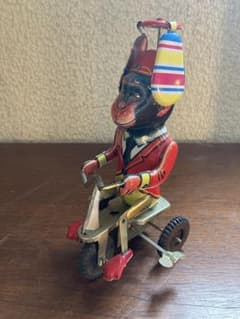 限定出品 昭和レトロ ブリキのおもちゃ 猿の プロペラ自転車 - メルカリ