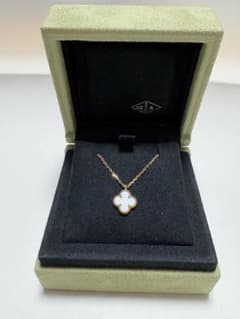 Van Cleef & Arpels スウィートアルハンブラ価格改定あり画像参照