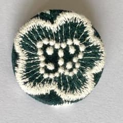 希少　ミナペルホネン　サンキューベリーバッジ　neighborhood ミナペルホネン サンキューベリーバッジ happy bloom - メルカリ