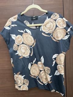 LIOLA半袖 Tシャツ イタリア製 花柄のサムネイル