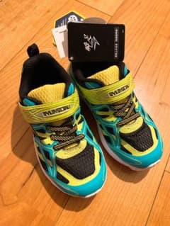 瞬足 スニーカー　17.0 EE 未使用のサムネイル