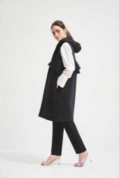 数回着用のみ Yori ヨリ フード付ボンディングロングジレのサムネイル