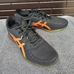ASICS スニーカー 1021A056 ブラック オレンジ 28.0cmのサムネイル