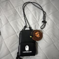 A BATHING APE スマホショルダーバッグ ブラックのサムネイル