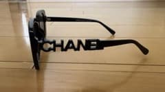 【極美品】サングラス 黒 サイドChanel ロゴ ケース付のサムネイル