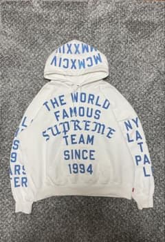 twiceモモ着用 23SS Supreme Team Flocked パーカー - メルカリ