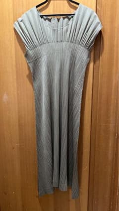 PLEATS PLEASE プリーツワンピース サイズ4 グレーのサムネイル